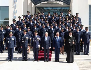 Τα ξίφη στους νέους και τις νέες ανθυποσμηναγούς επέδωσε ο Παυλόπουλος